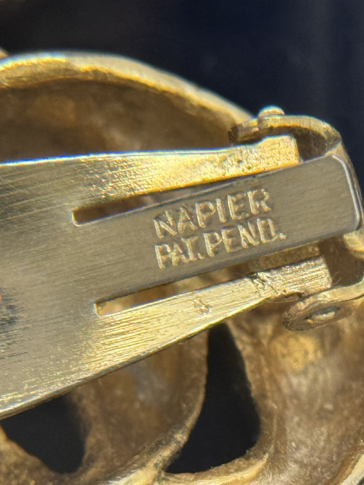 Vintage NAPIER Goldtone Chain Link Clip-on EARRINGS