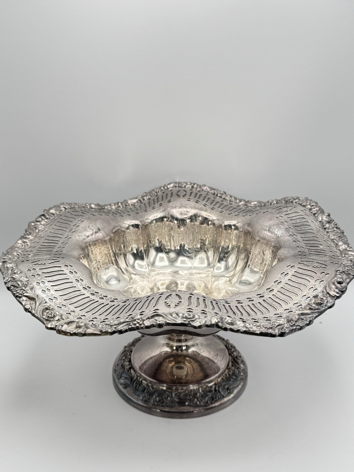 VINTAGE Silverplate Footed Presentation Bowl Reticulated Serpentine Edge WILCOX