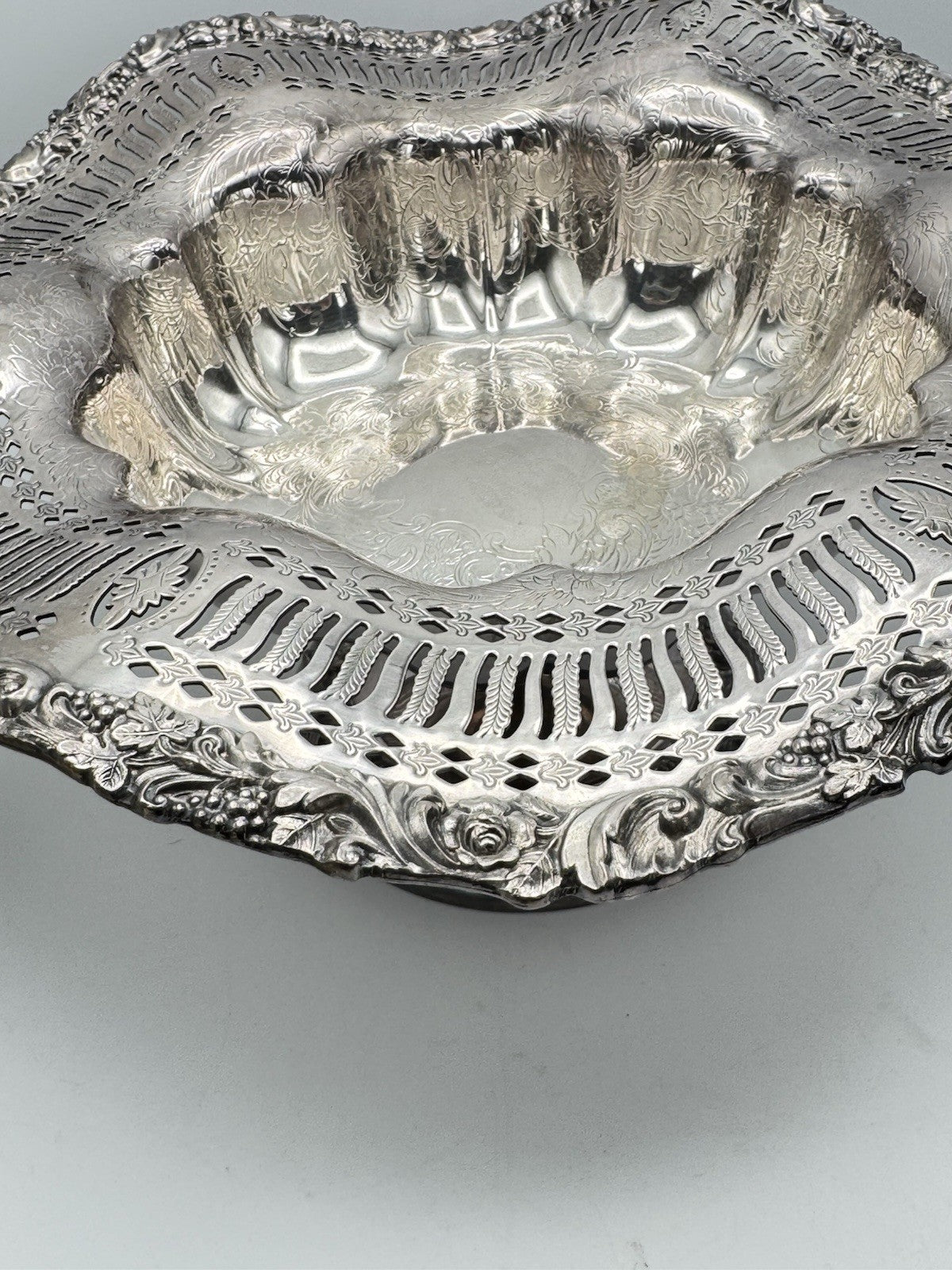 VINTAGE Silverplate Footed Presentation Bowl Reticulated Serpentine Edge WILCOX