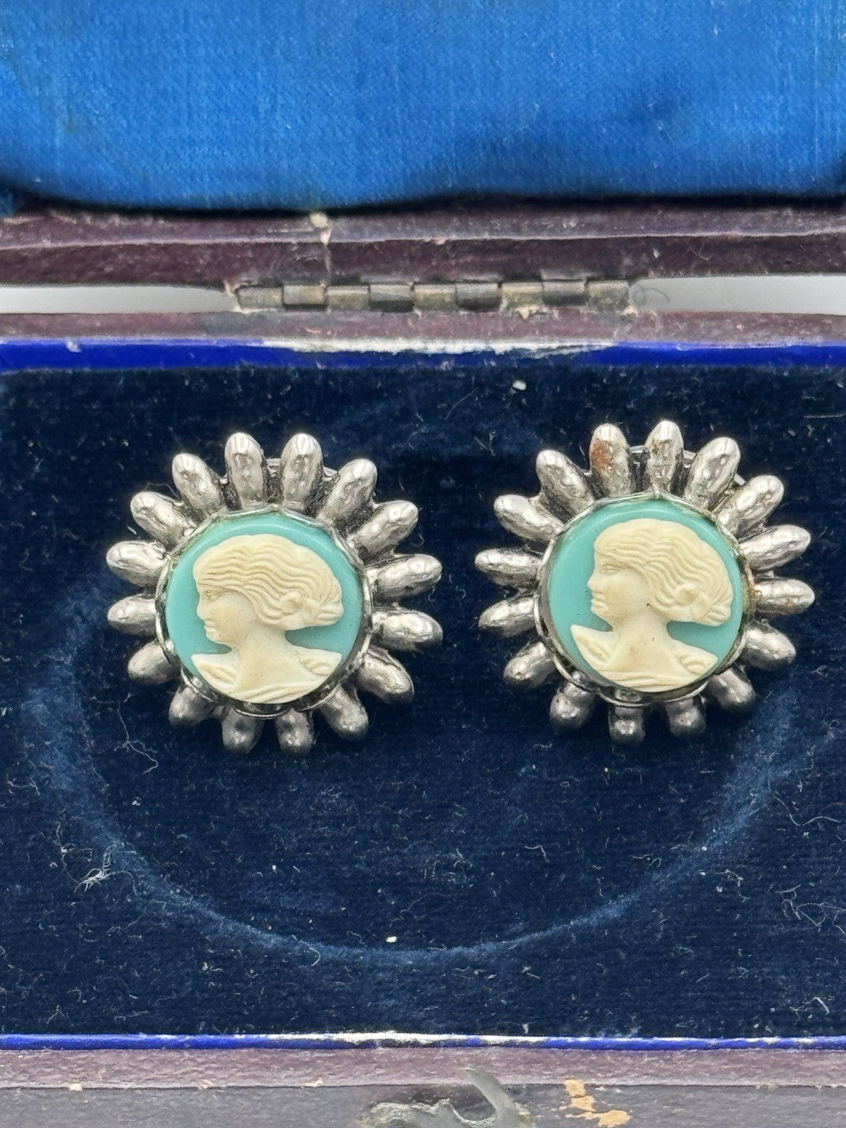 Vintage Faux Cameo Earrings Turquoise Silvertone Clip-on ESTATE FIND