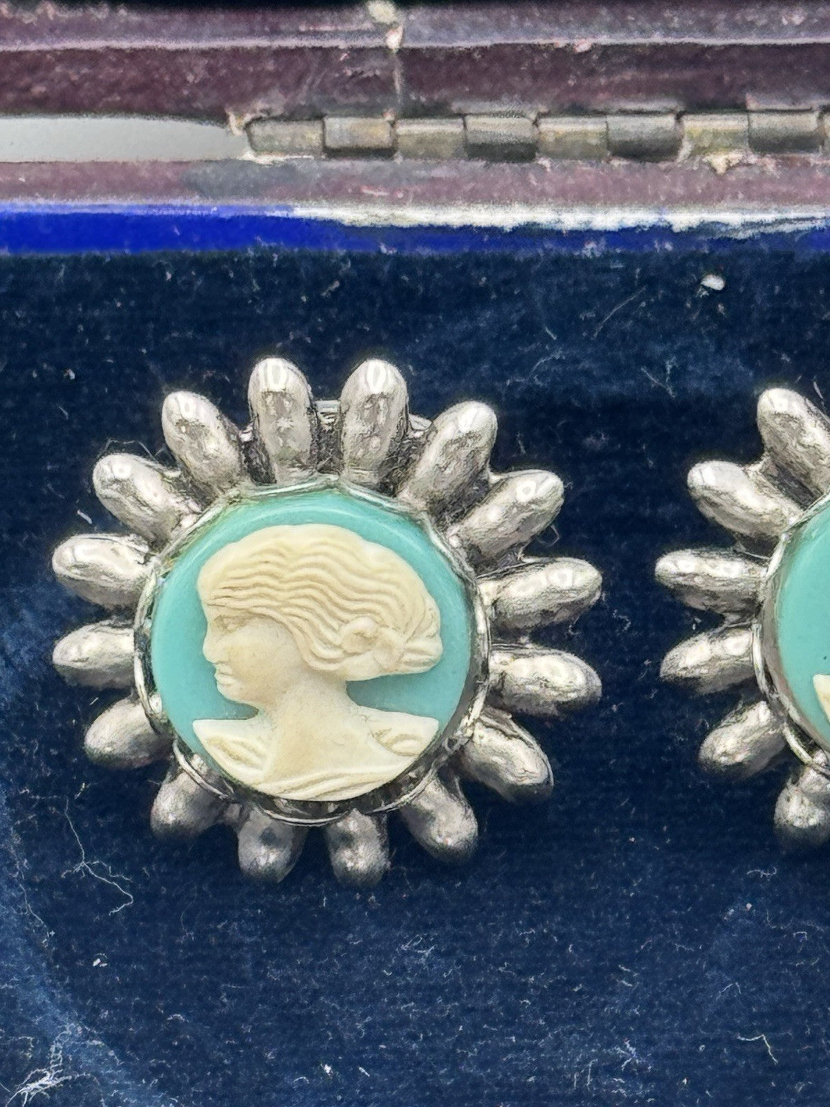 Vintage Faux Cameo Earrings Turquoise Silvertone Clip-on ESTATE FIND