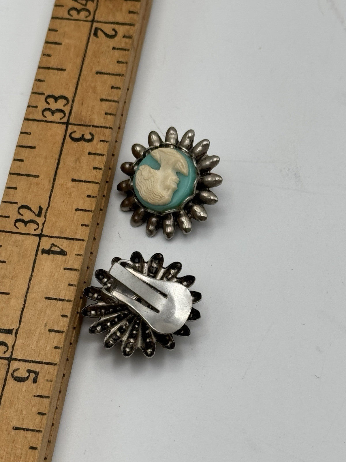 Vintage Faux Cameo Earrings Turquoise Silvertone Clip-on ESTATE FIND