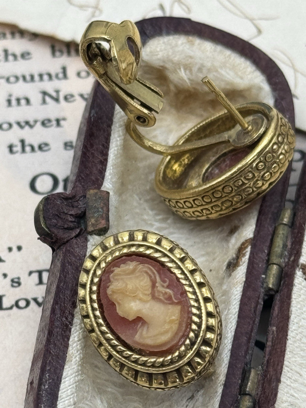 Vintage Faux Cameo Post Clip-on Earrings Goldtone For Pierced Ears‼️