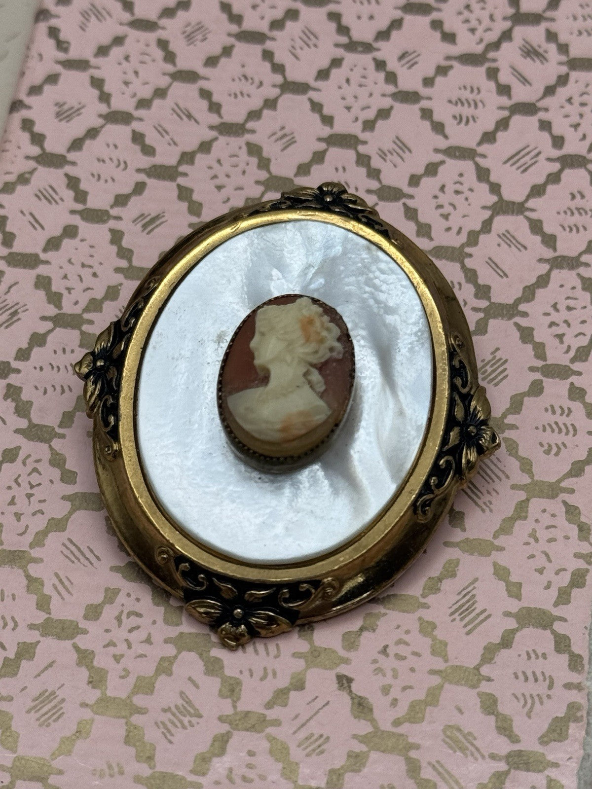 Vintage Faux Cameo MOTHER OF PEARL Goldtone Brooch ESTATE FIND