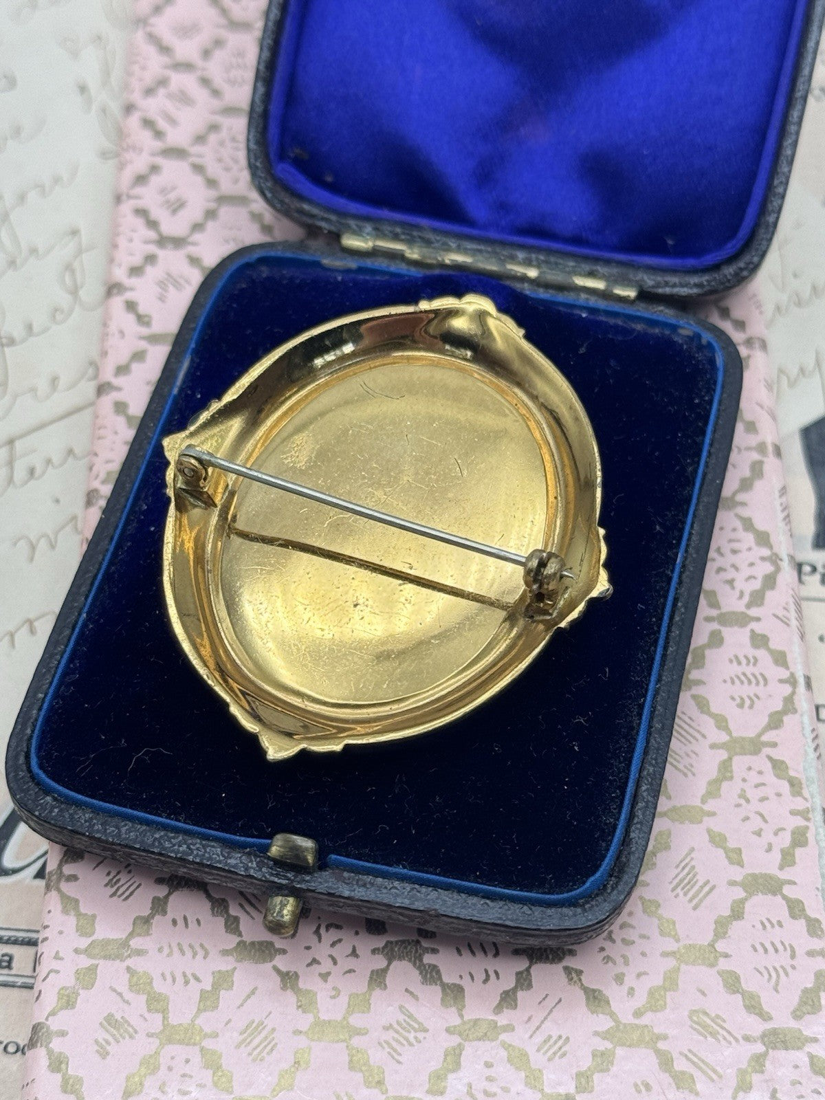 Vintage Faux Cameo MOTHER OF PEARL Goldtone Brooch ESTATE FIND
