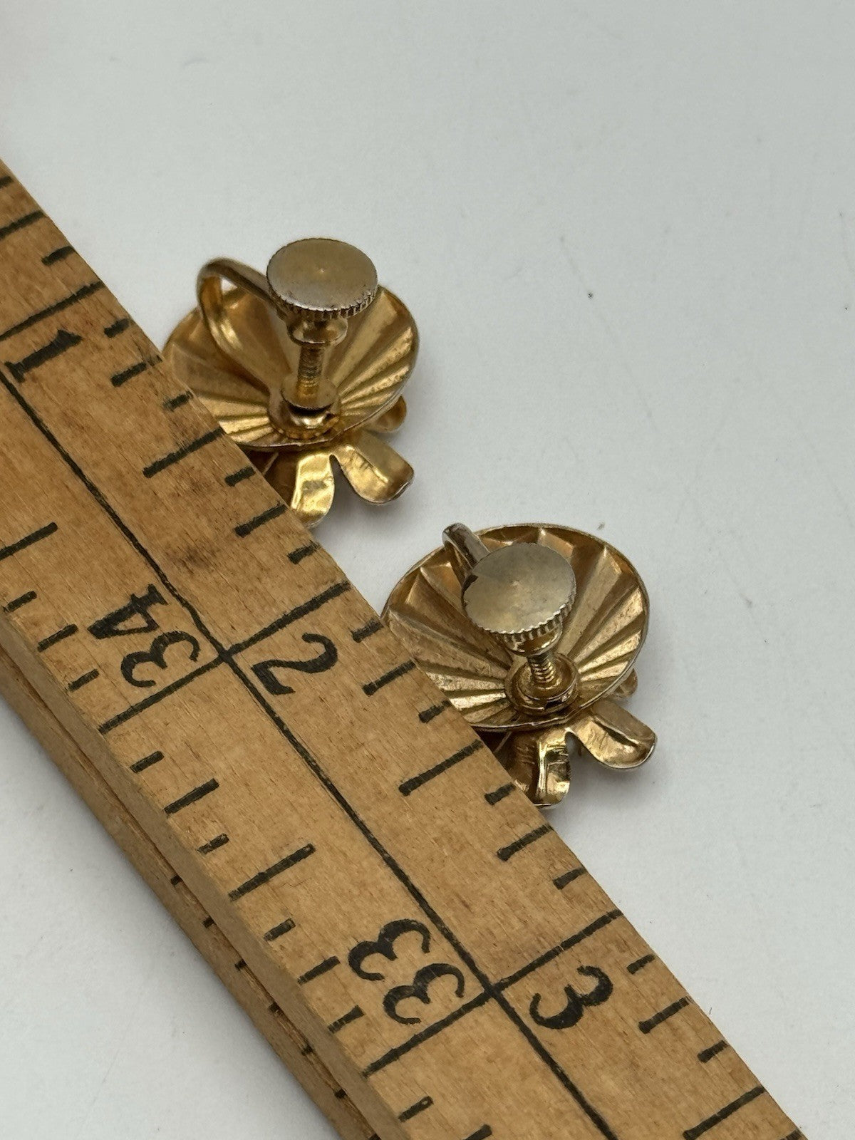 Vintage Goldtone Screw back Earrings Faux Pearl Flower Design