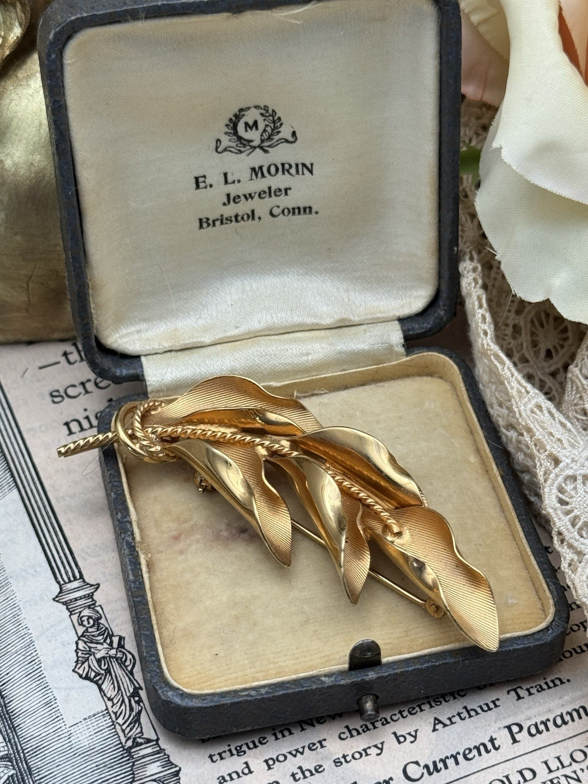 Vintage Goldtone “Leaf”Brooch ESTATE FIND