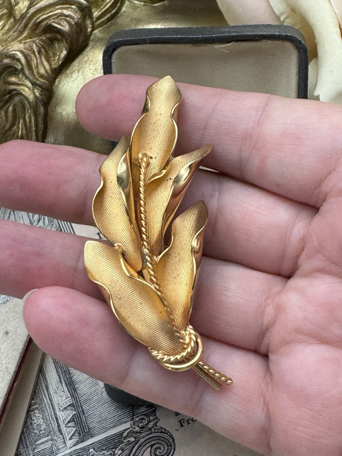 Vintage Goldtone “Leaf”Brooch ESTATE FIND