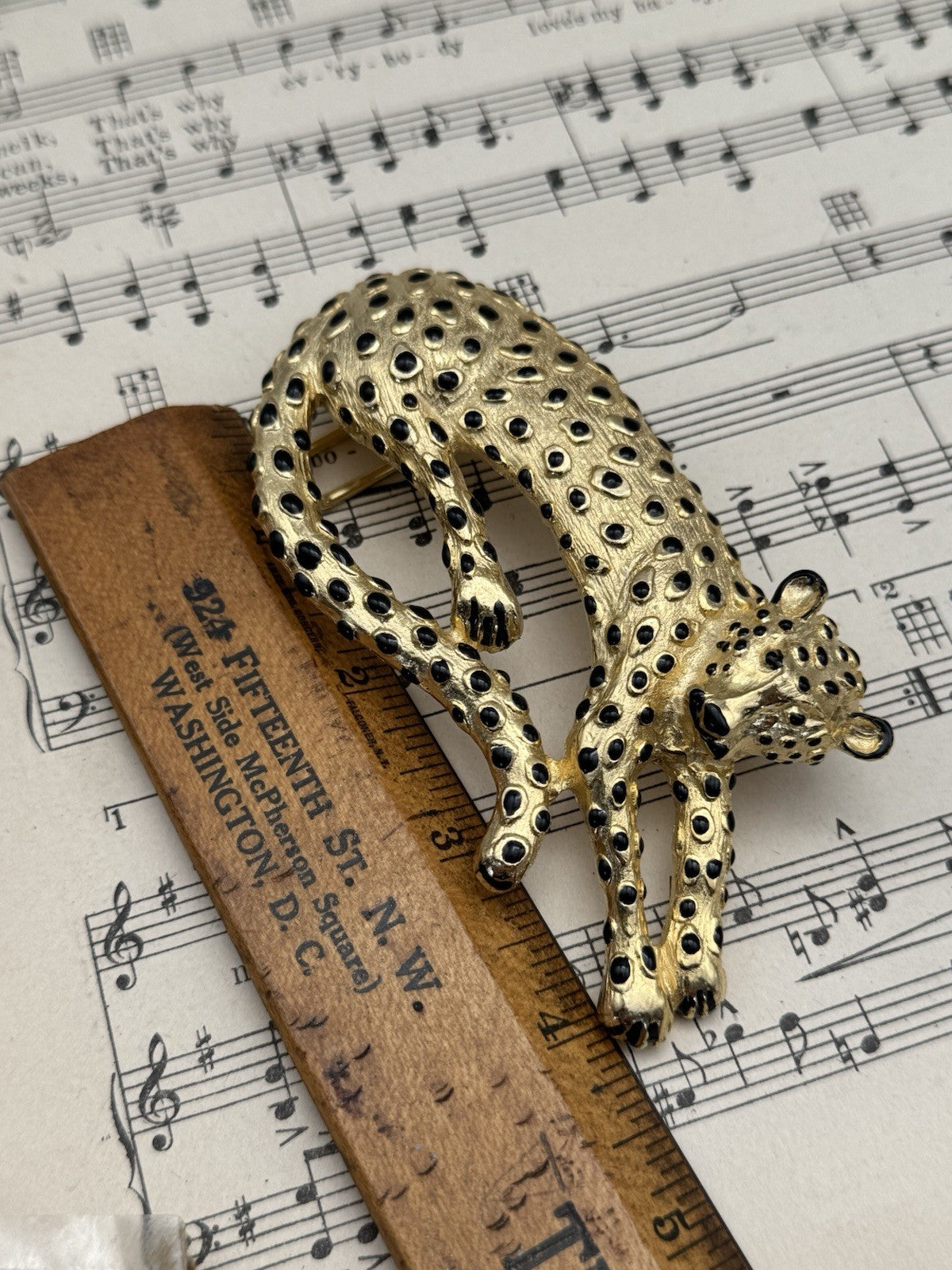 Vintage 1987 Mimi Di N Goldtone Enamel Large Belt Buckle “Leopard Jaguar” Metal
