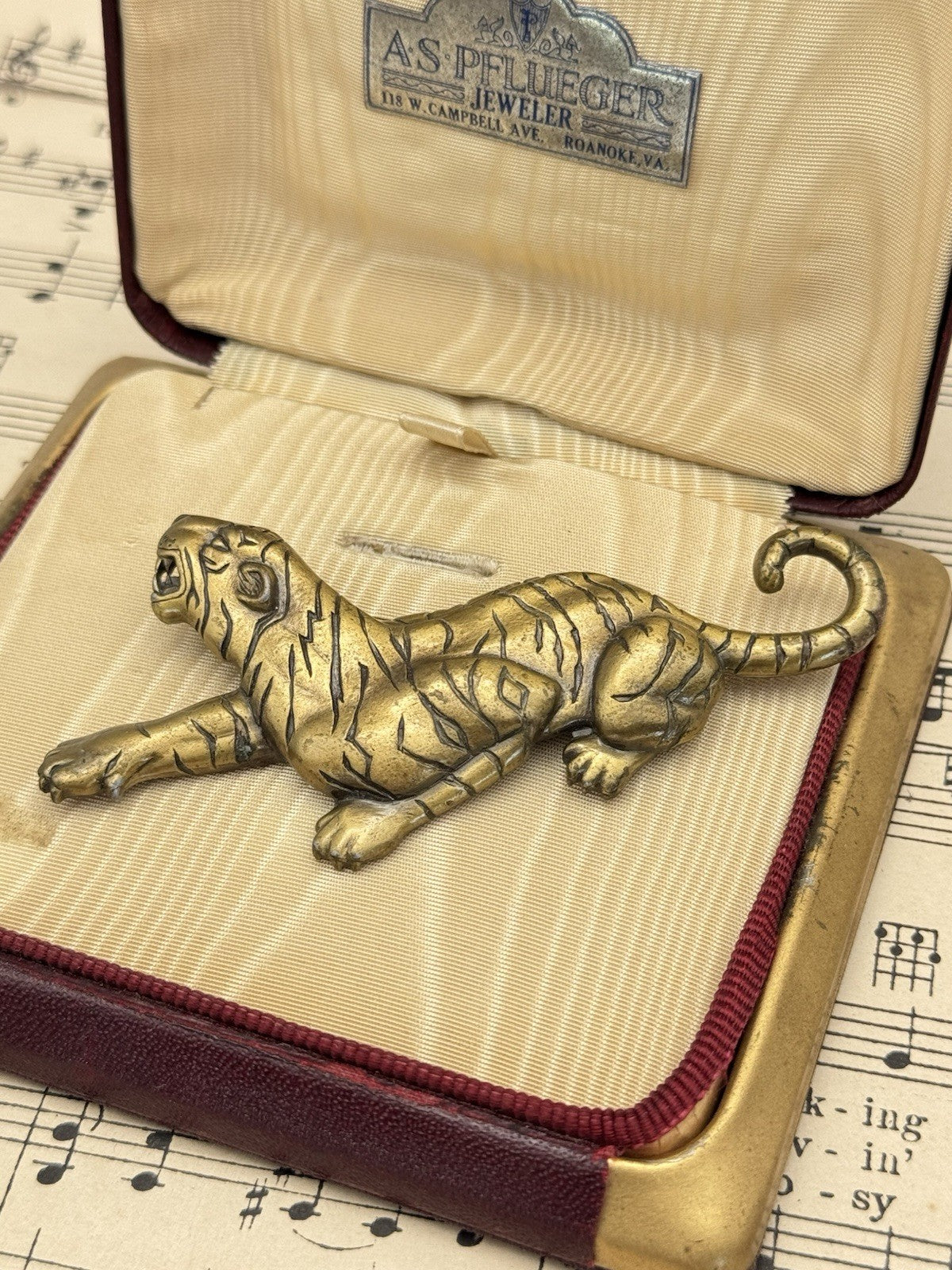 Crouching Tiger Pin Brooch 1986 JJ Jonette Metal Signed In Gold Tone