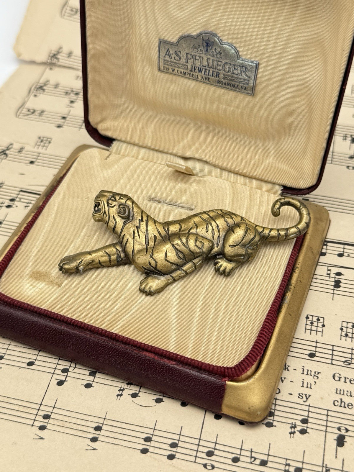 Crouching Tiger Pin Brooch 1986 JJ Jonette Metal Signed In Gold Tone