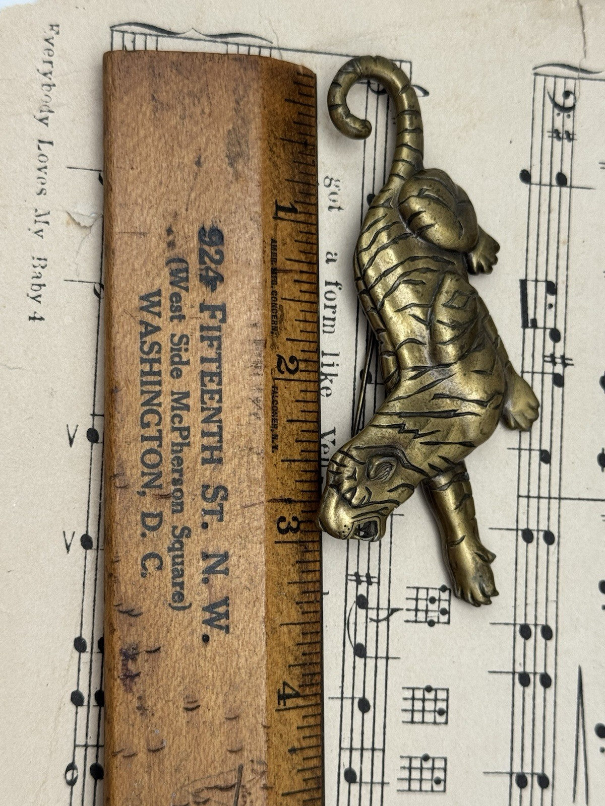 Crouching Tiger Pin Brooch 1986 JJ Jonette Metal Signed In Gold Tone