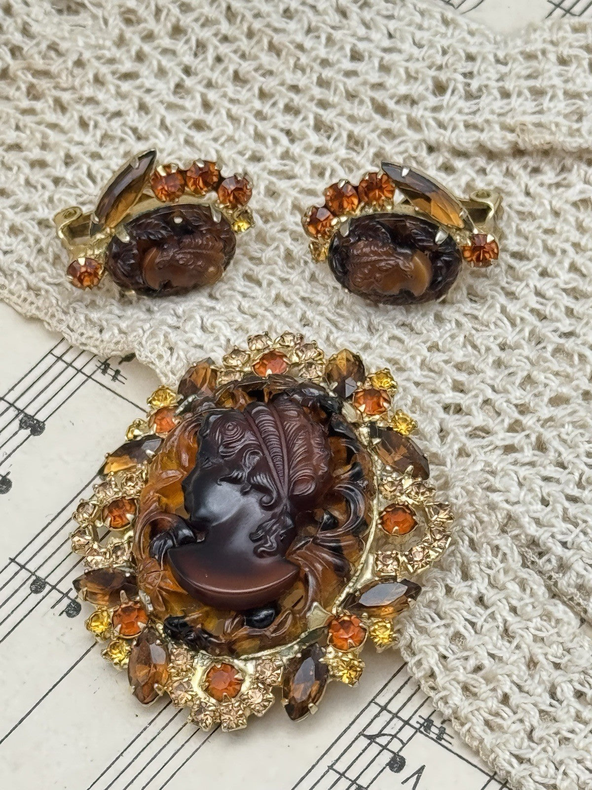 Vintage D&E Juliana “FAUX Tortoise”Cameo Jewelry Set Brooch & Earrings Ref# 3711