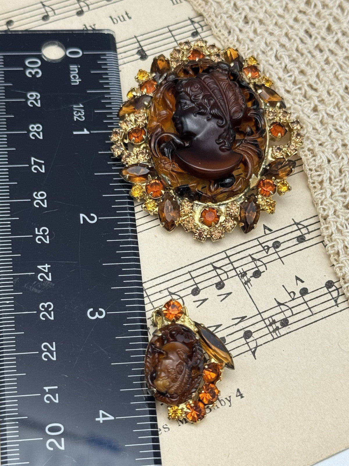 Vintage D&E Juliana “FAUX Tortoise”Cameo Jewelry Set Brooch & Earrings Ref# 3711