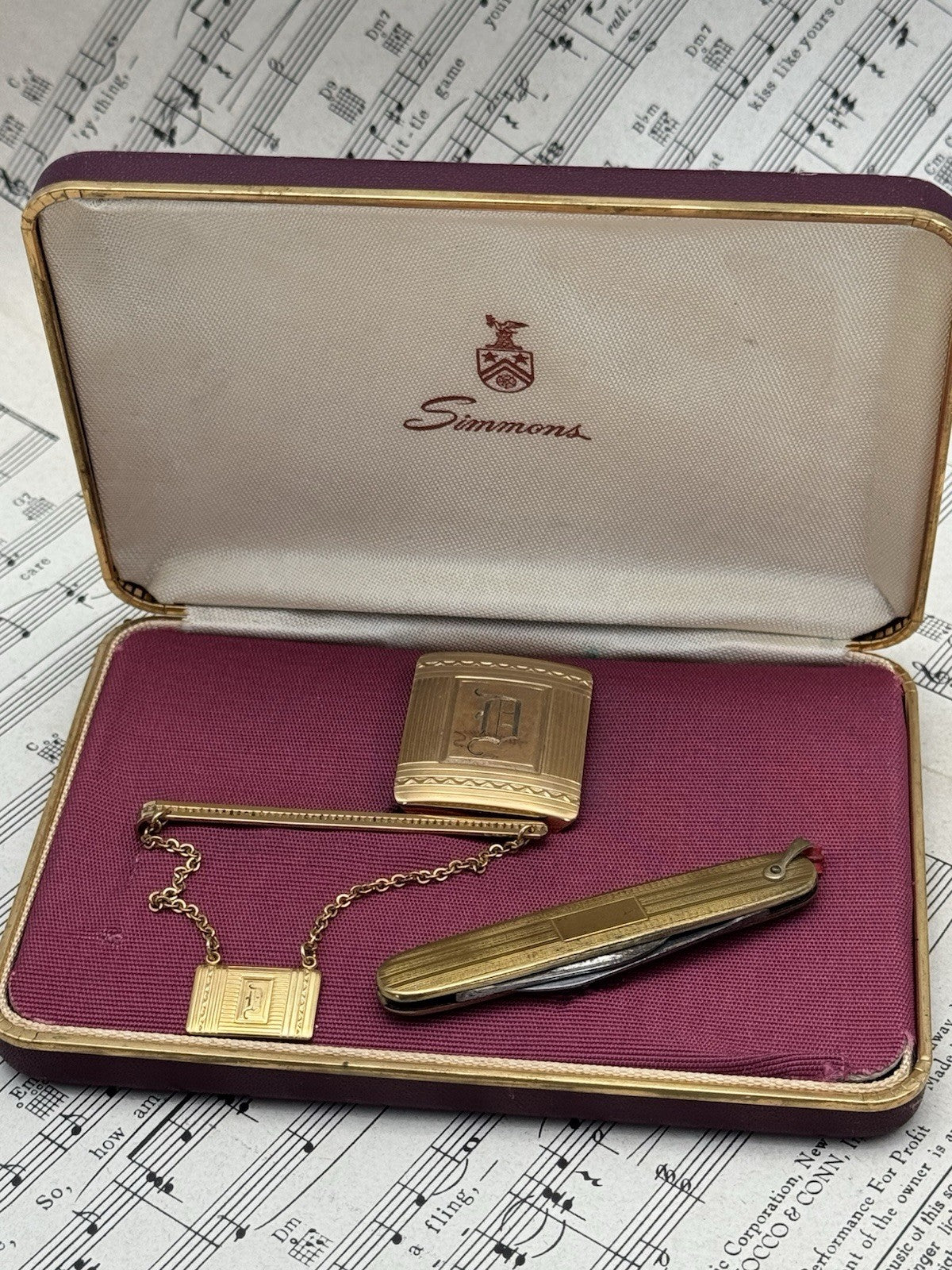 Gentlemen’s Belt Buckle Tie Clip Pocket Knife Set In Case Monogram D Goldtone