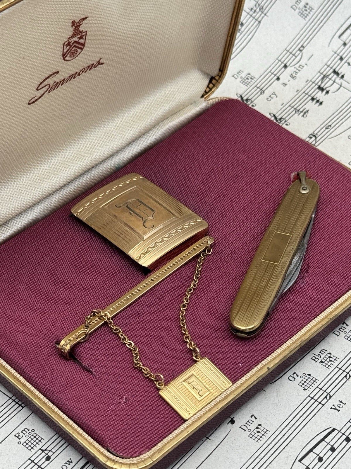 Gentlemen’s Belt Buckle Tie Clip Pocket Knife Set In Case Monogram D Goldtone