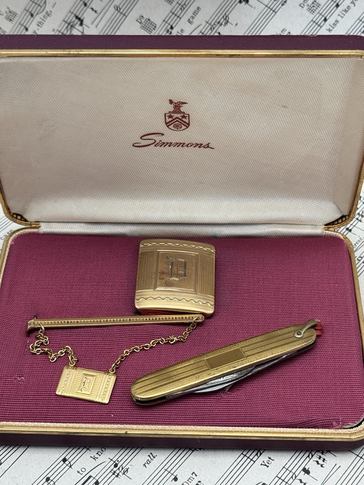 Gentlemen’s Belt Buckle Tie Clip Pocket Knife Set In Case Monogram D Goldtone