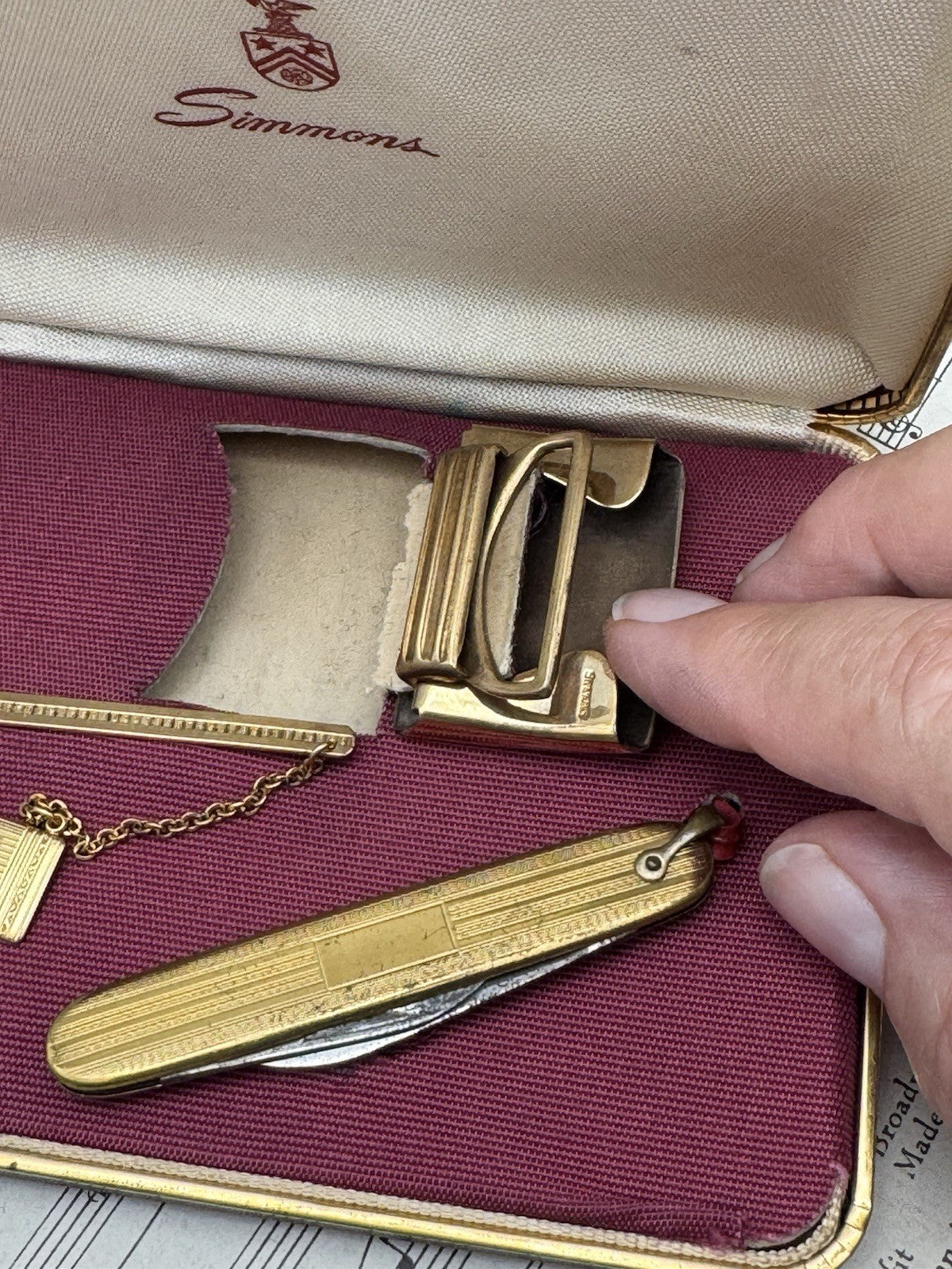 Gentlemen’s Belt Buckle Tie Clip Pocket Knife Set In Case Monogram D Goldtone