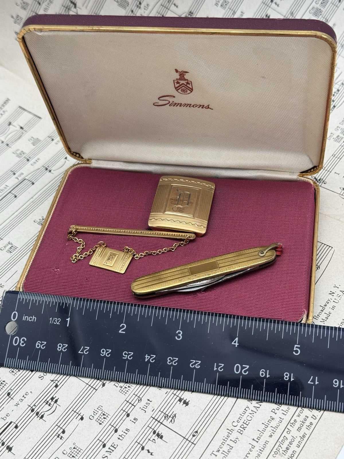 Gentlemen’s Belt Buckle Tie Clip Pocket Knife Set In Case Monogram D Goldtone