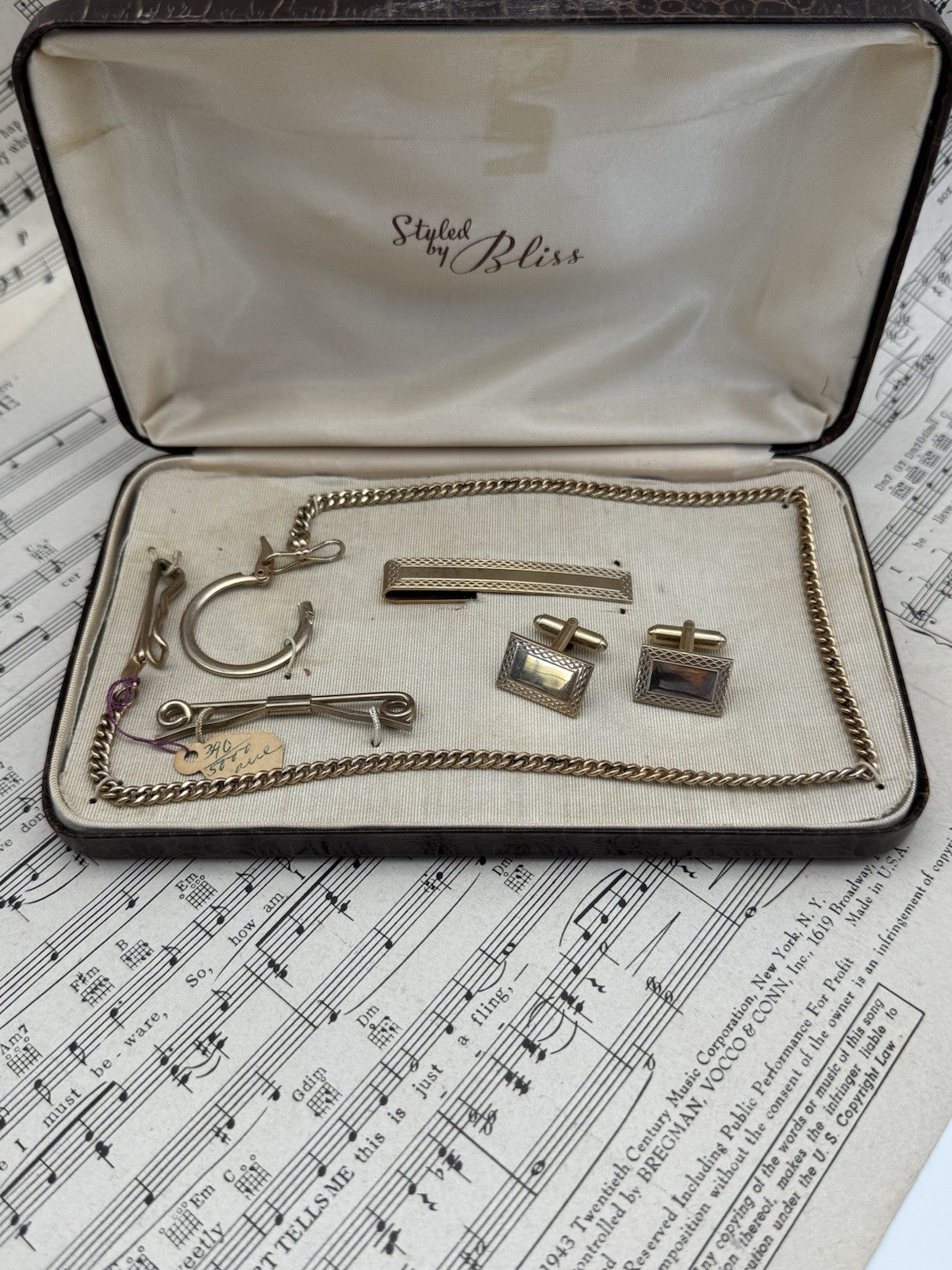 Vintage Gentlemen Case Goldtone Watch Chain Cufflinks Tie Bar Collar Stays Case