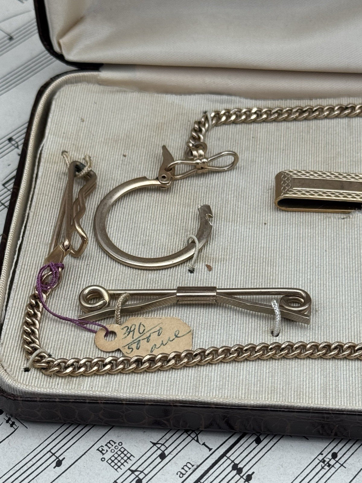 Vintage Gentlemen Case Goldtone Watch Chain Cufflinks Tie Bar Collar Stays Case