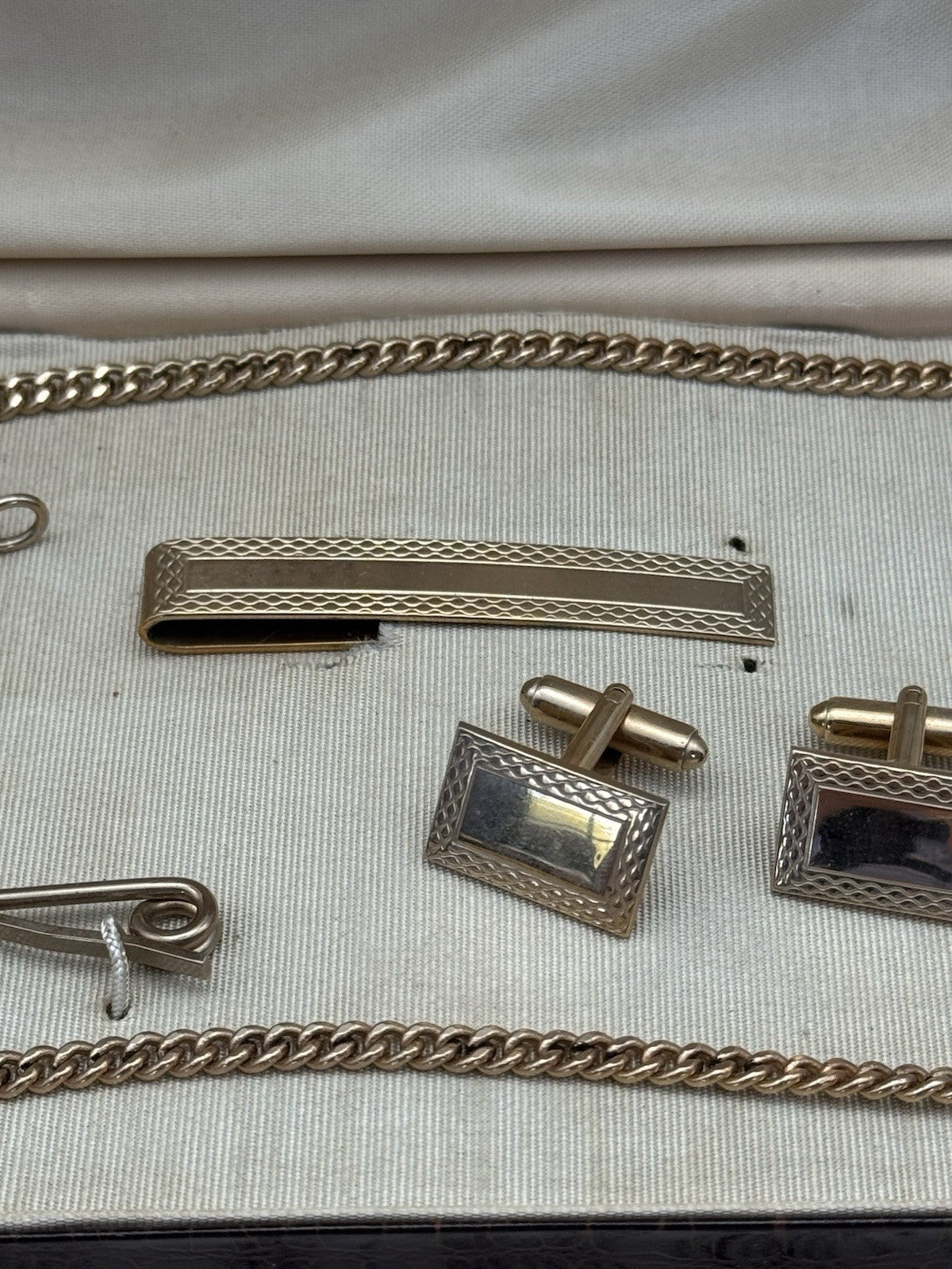 Vintage Gentlemen Case Goldtone Watch Chain Cufflinks Tie Bar Collar Stays Case