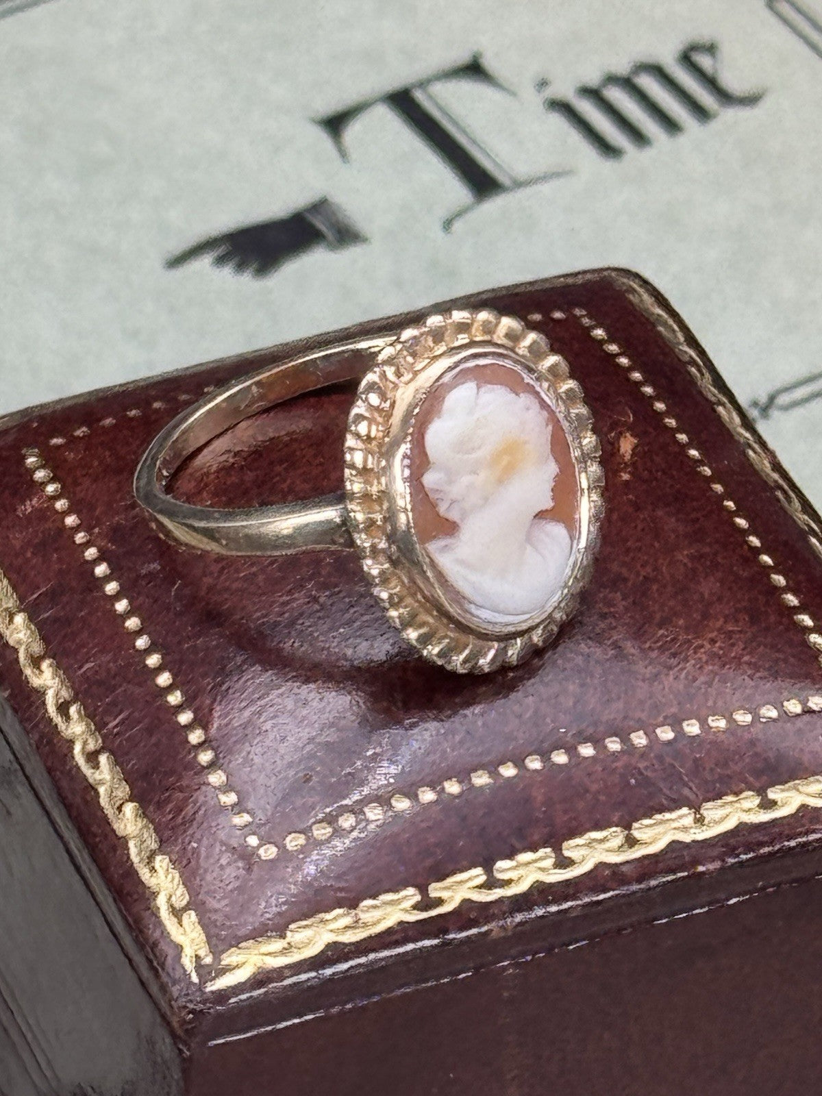Vintage Cameo Hallmark 10k Solid GOLD Ring Size 7.5 SIGNED Master Piece