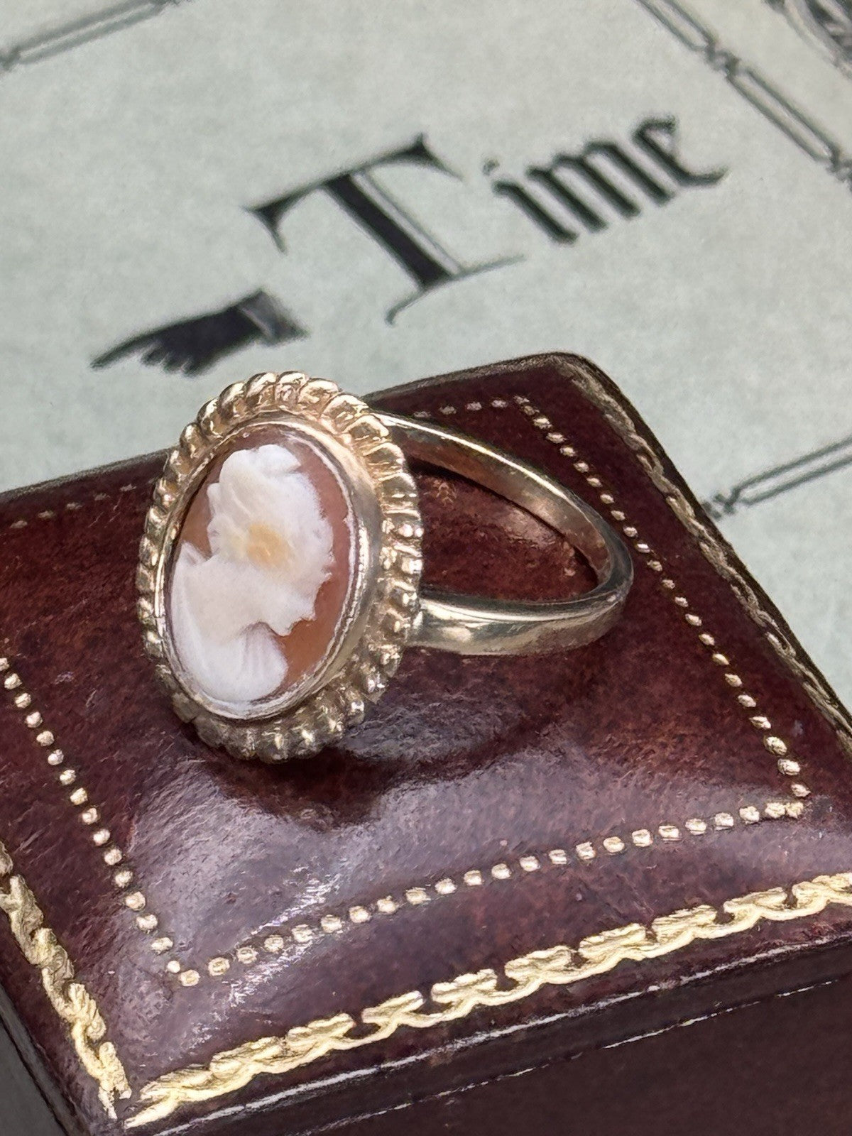 Vintage Cameo Hallmark 10k Solid GOLD Ring Size 7.5 SIGNED Master Piece