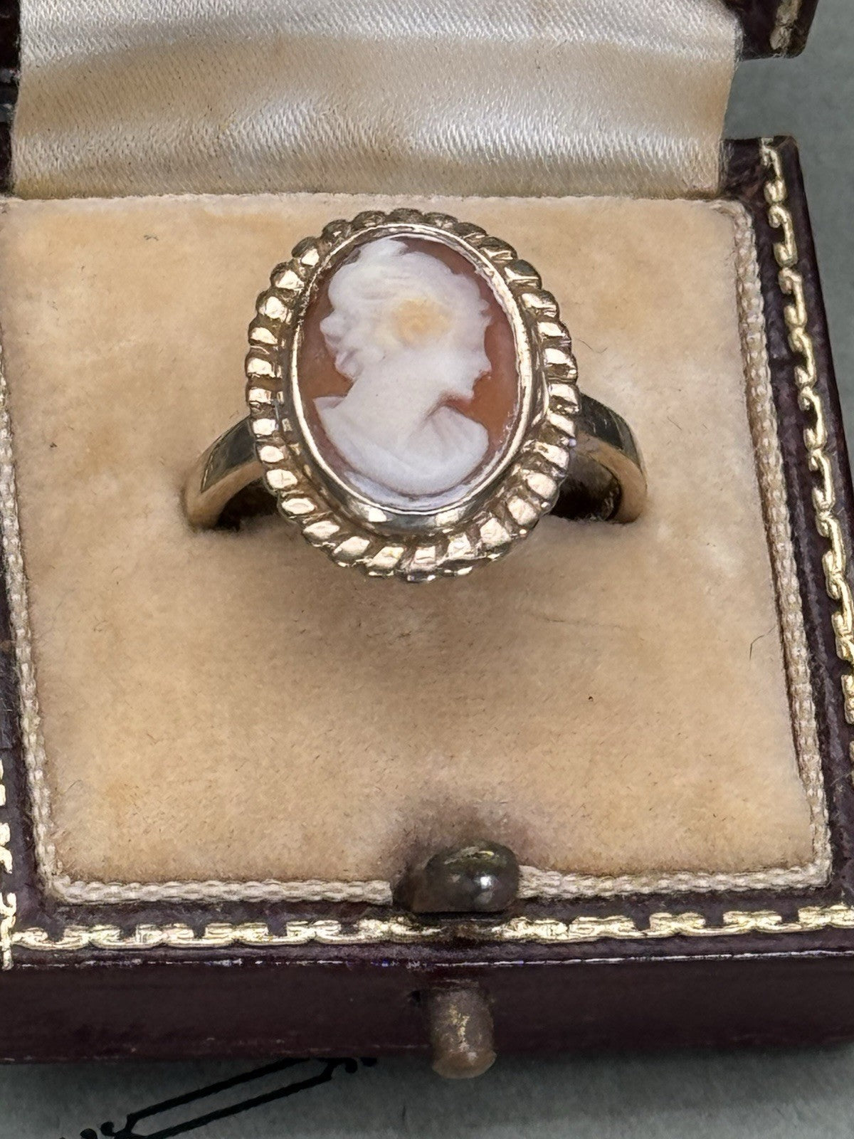 Vintage Cameo Hallmark 10k Solid GOLD Ring Size 7.5 SIGNED Master Piece