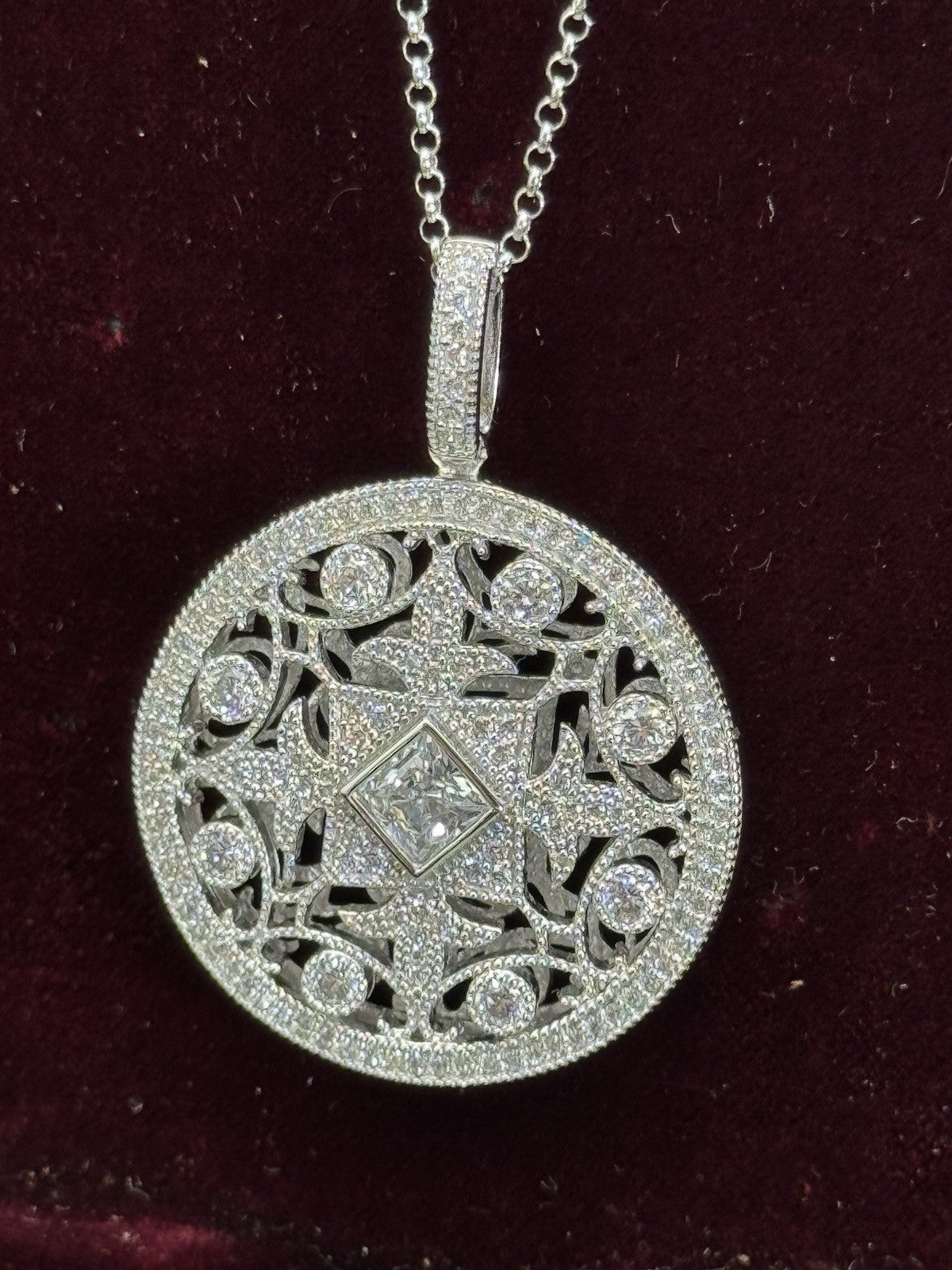 925 Silver Fleur De LIS Pendant Necklace Cubic Circonia Ca 19”long