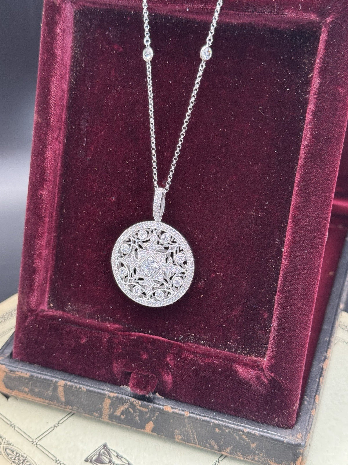 925 Silver Fleur De LIS Pendant Necklace Cubic Circonia Ca 19”long