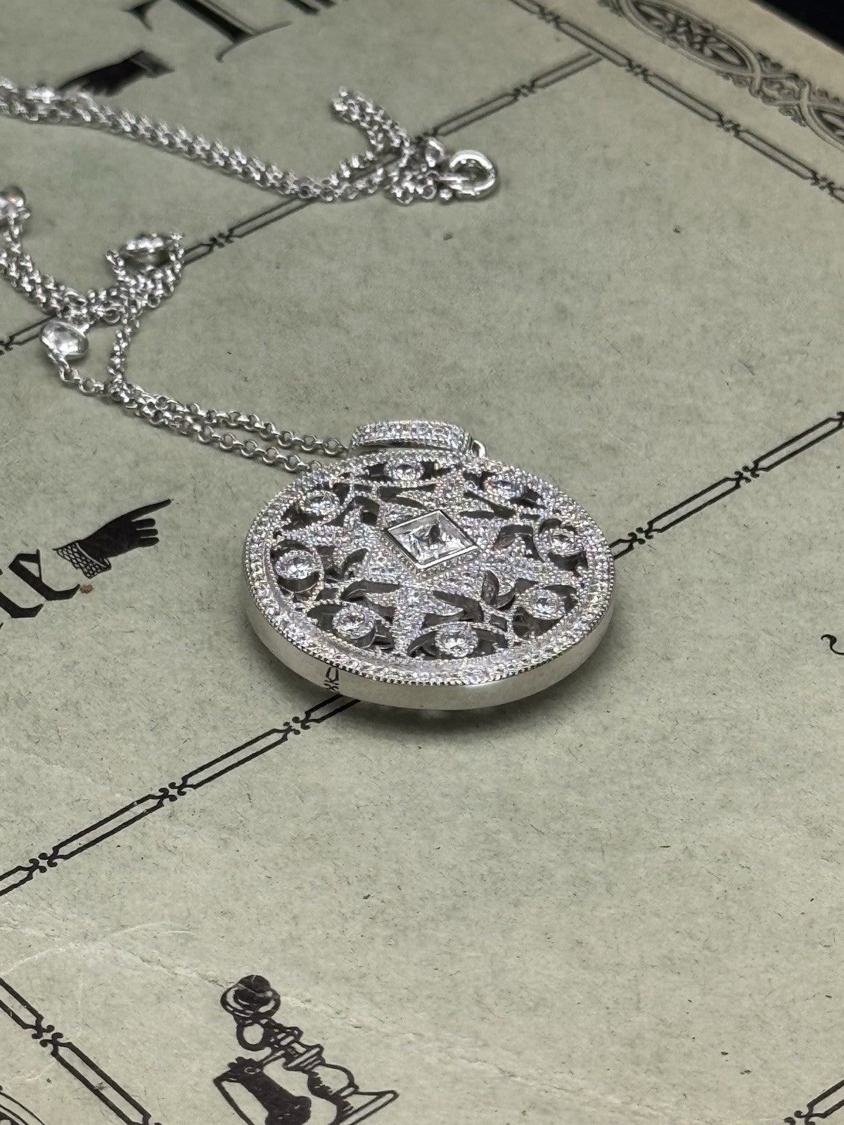 925 Silver Fleur De LIS Pendant Necklace Cubic Circonia Ca 19”long