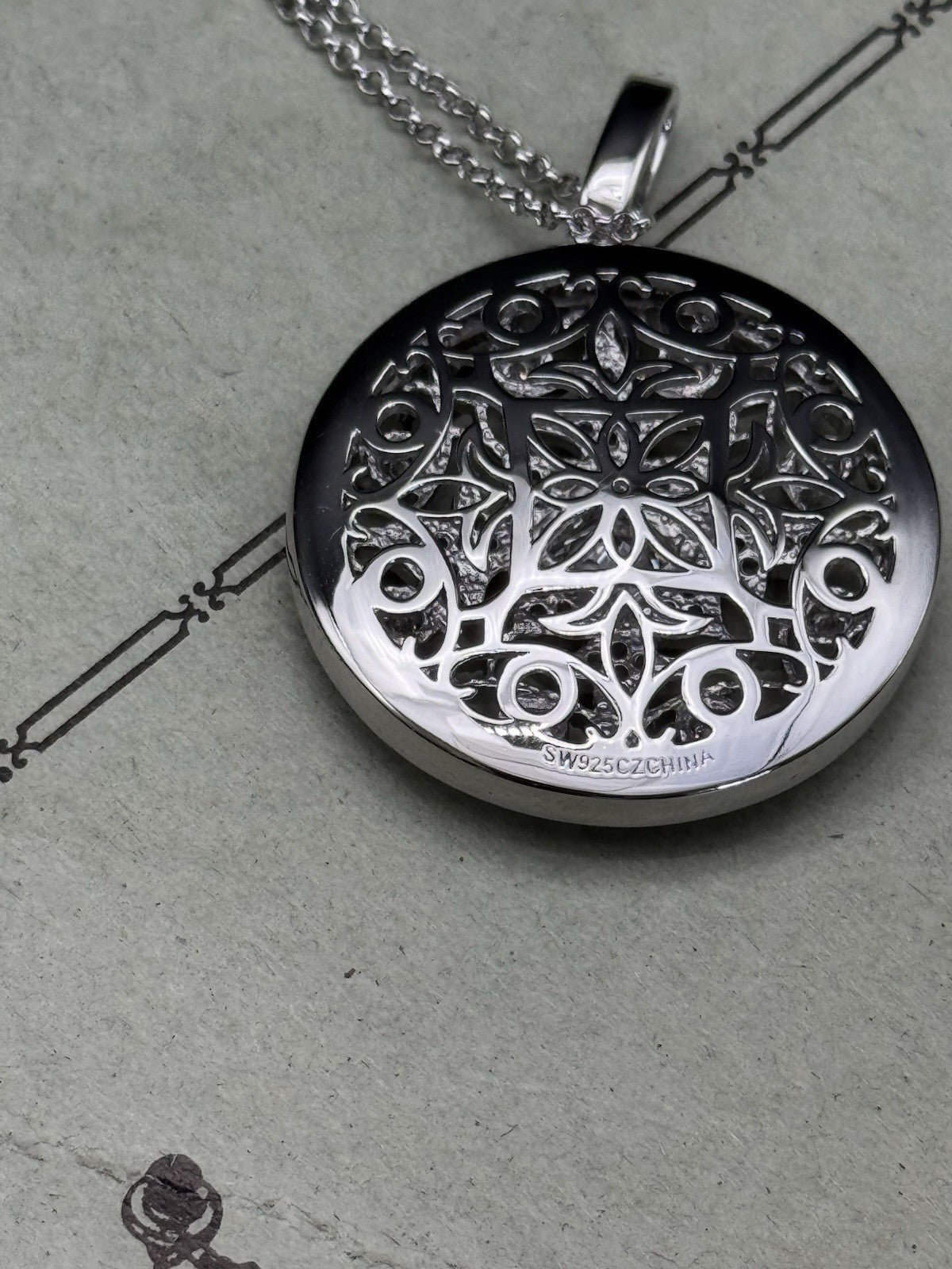 925 Silver Fleur De LIS Pendant Necklace Cubic Circonia Ca 19”long