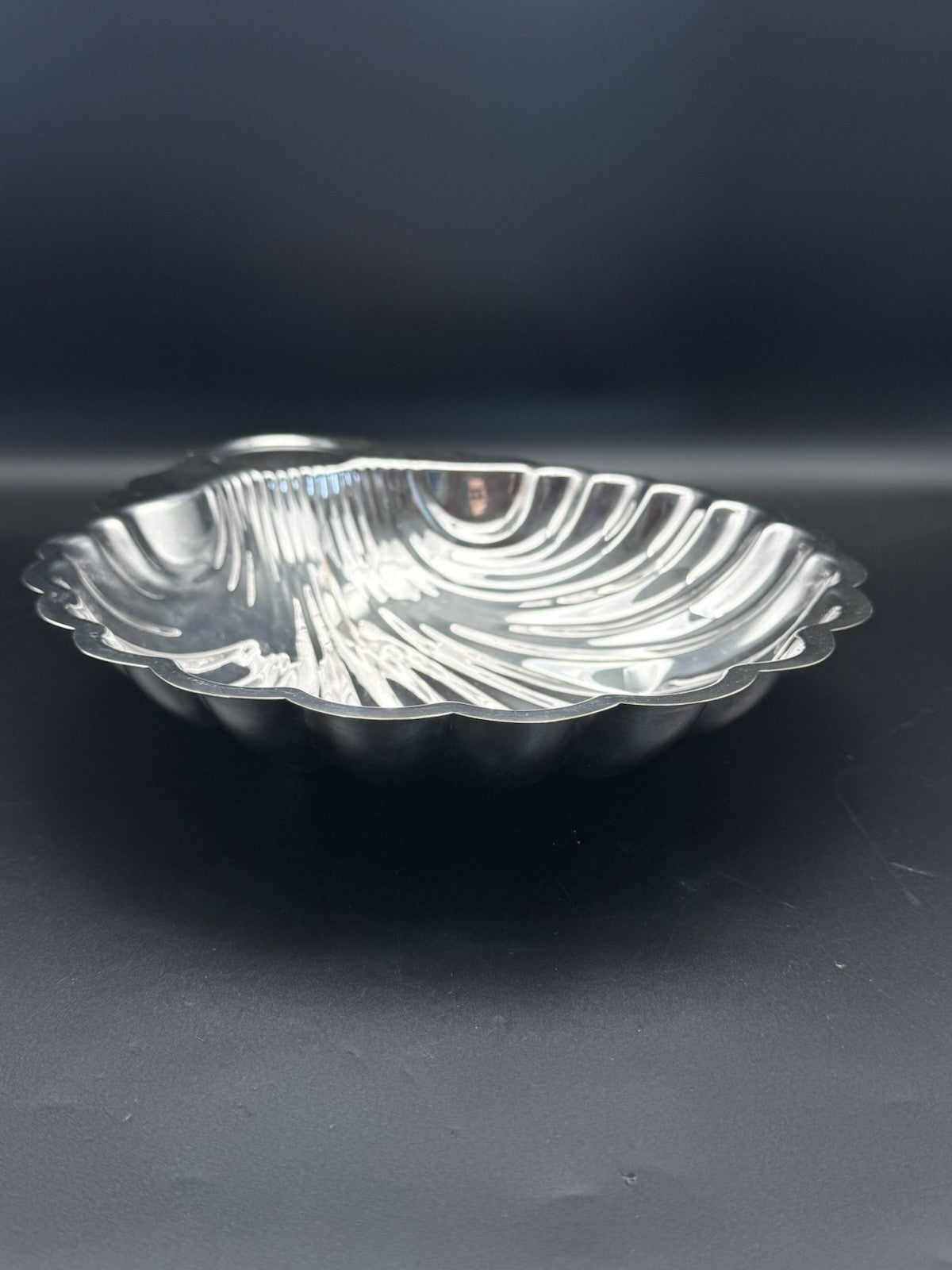 Large Silverplate Shell Serving Bowl FB Rogers ESTATE FIND