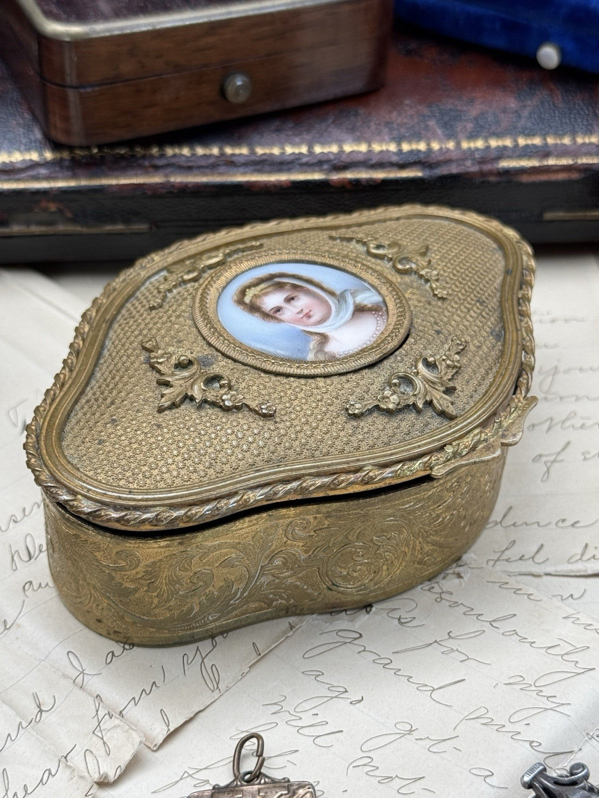 Antique French Style Porcelain Trinket Jewelry Box Painted Portrait Queen Louise