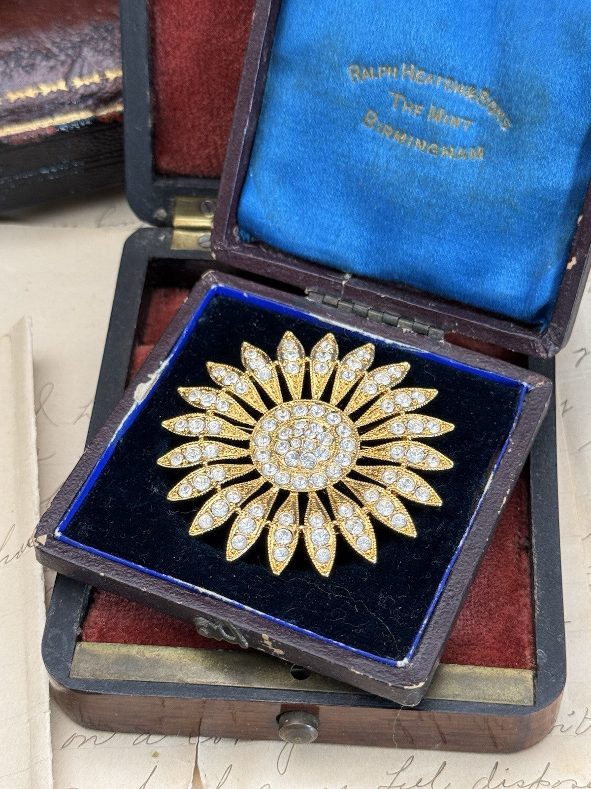 Daisy Flower Rhinestone Sparkling Vintage Flower Brooch Gold Tone Elegant Large