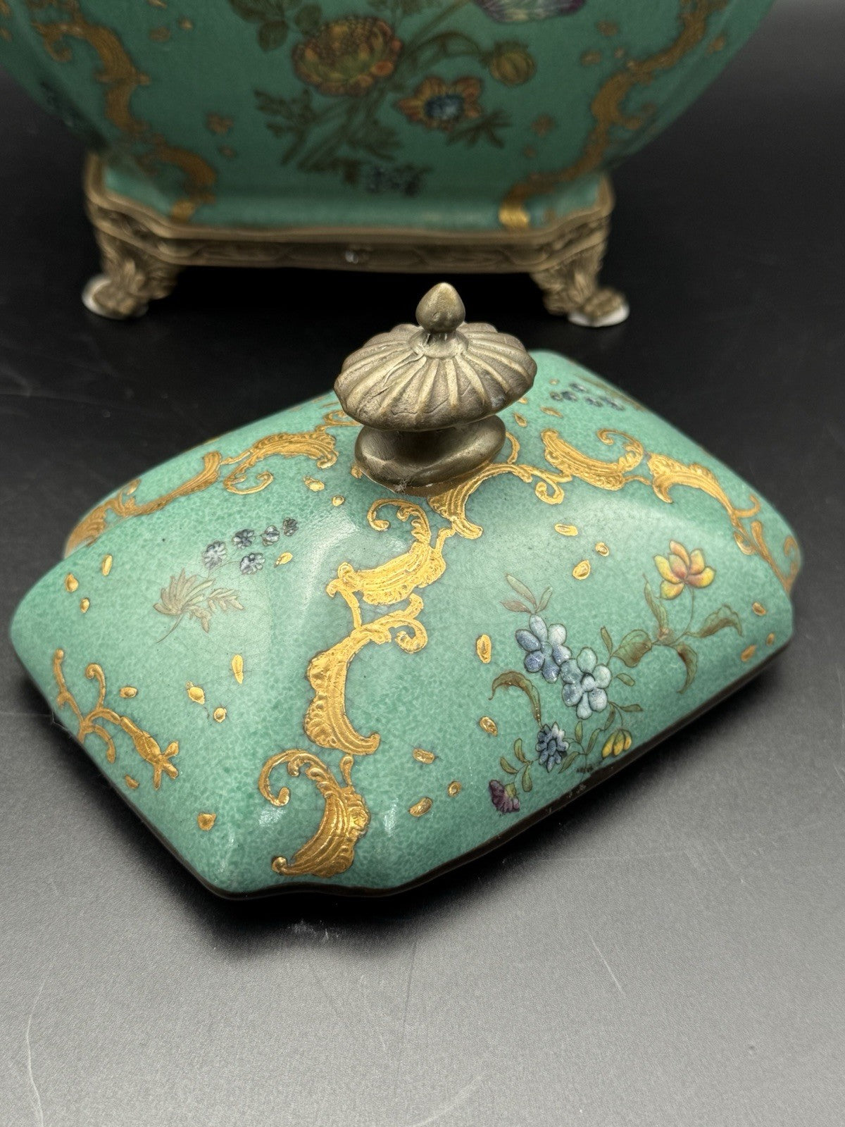 Vintage WONG LEE Green Gilt Bronze Handled Exquisite Biscuit Box RARE FIND