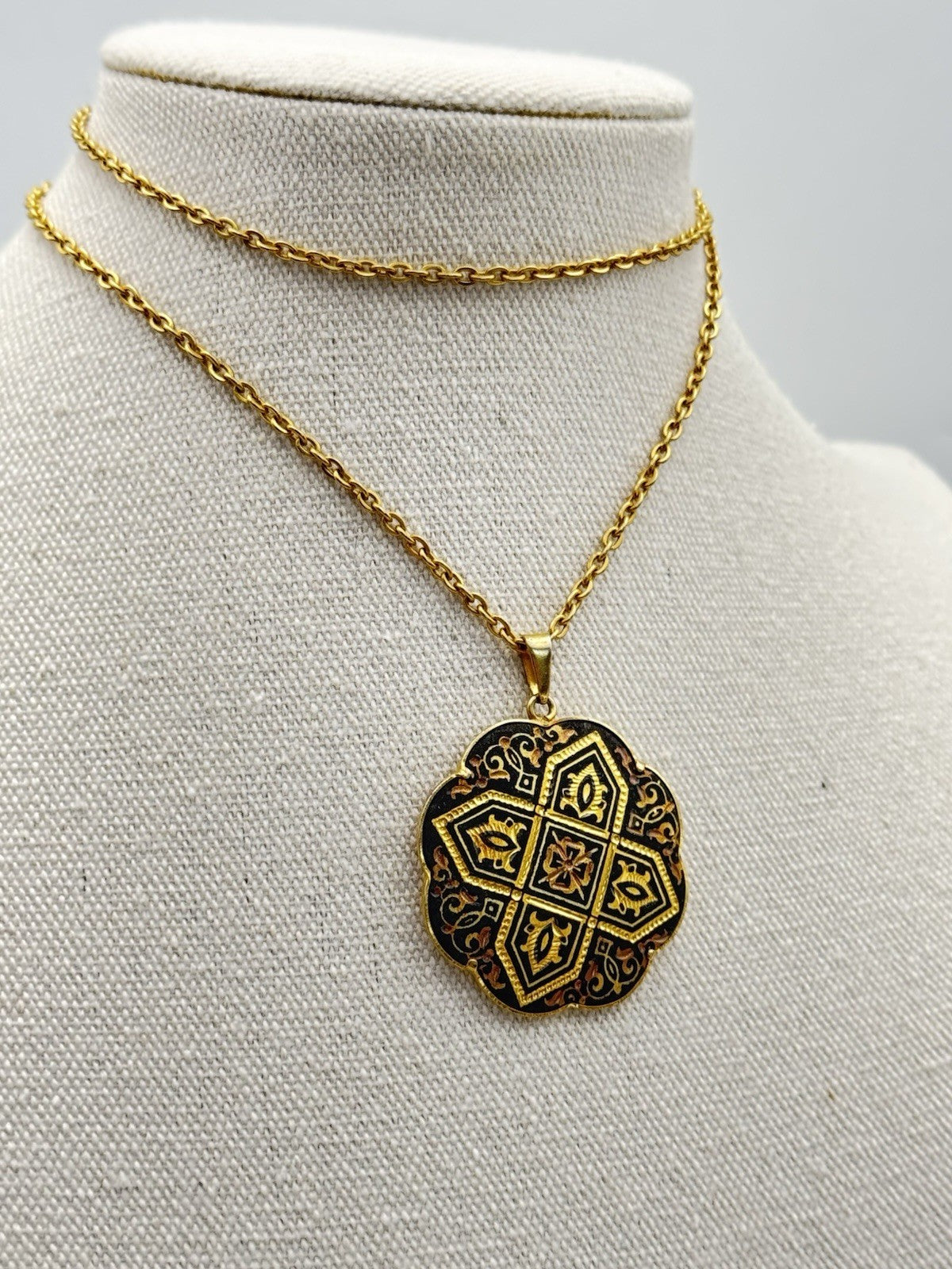 Vintage Damascene Black Goldtone Pendant Necklace 23”l