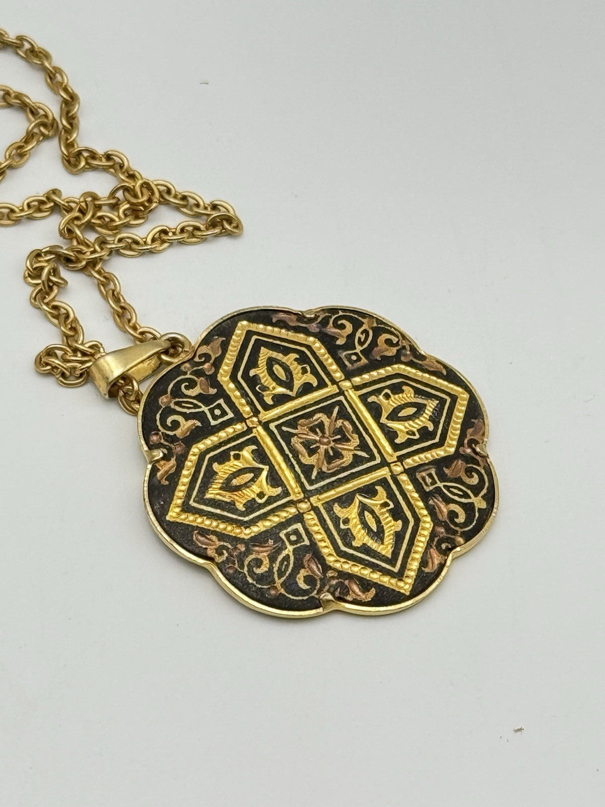 Vintage Damascene Black Goldtone Pendant Necklace 23”l