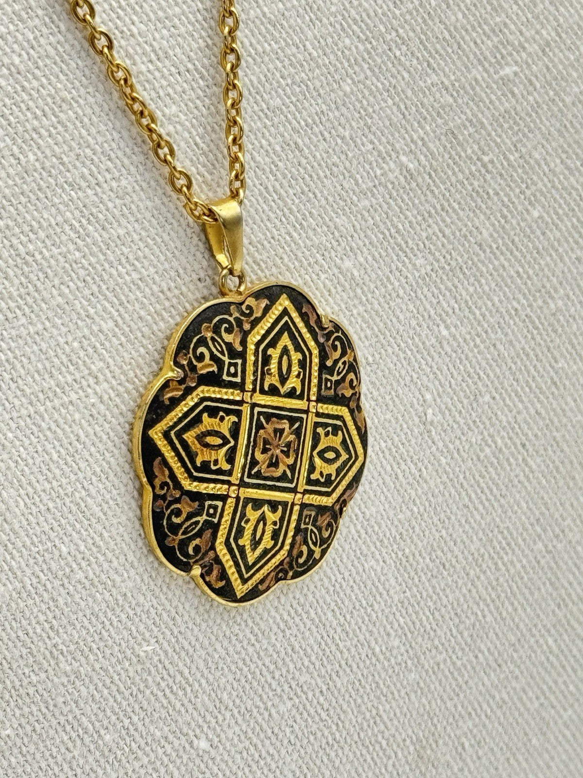 Vintage Damascene Black Goldtone Pendant Necklace 23”l