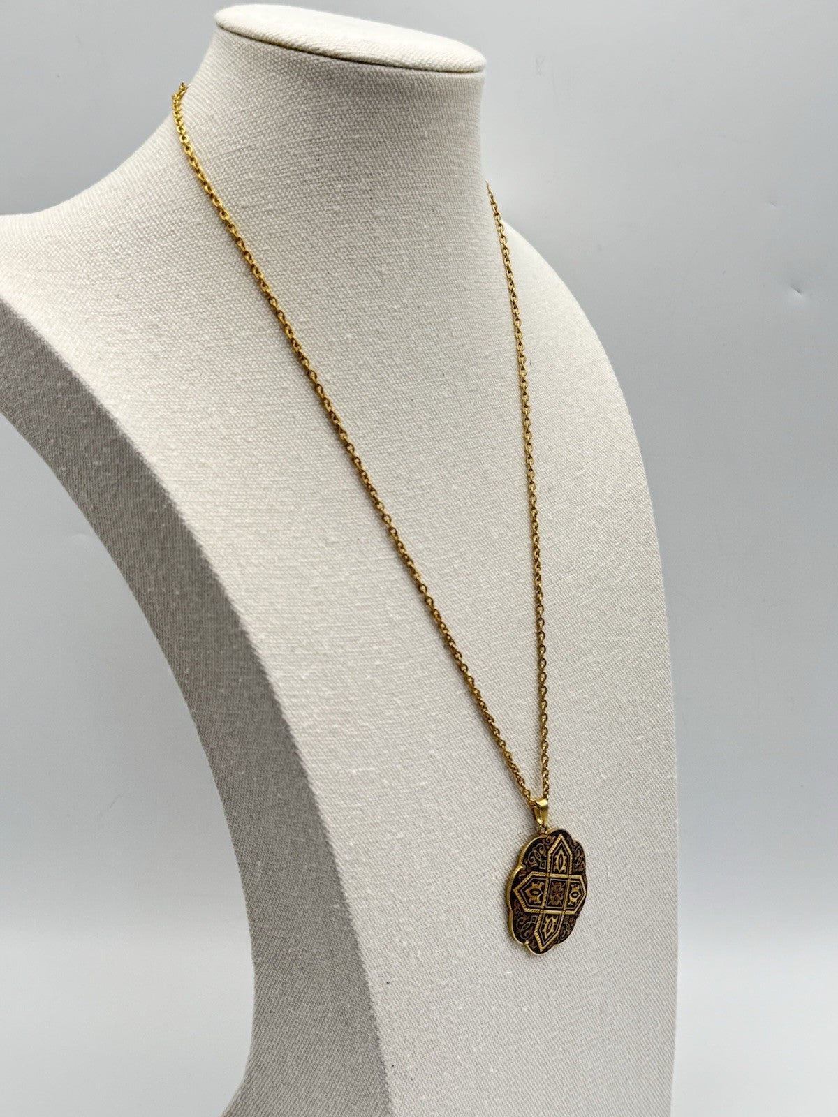 Vintage Damascene Black Goldtone Pendant Necklace 23”l