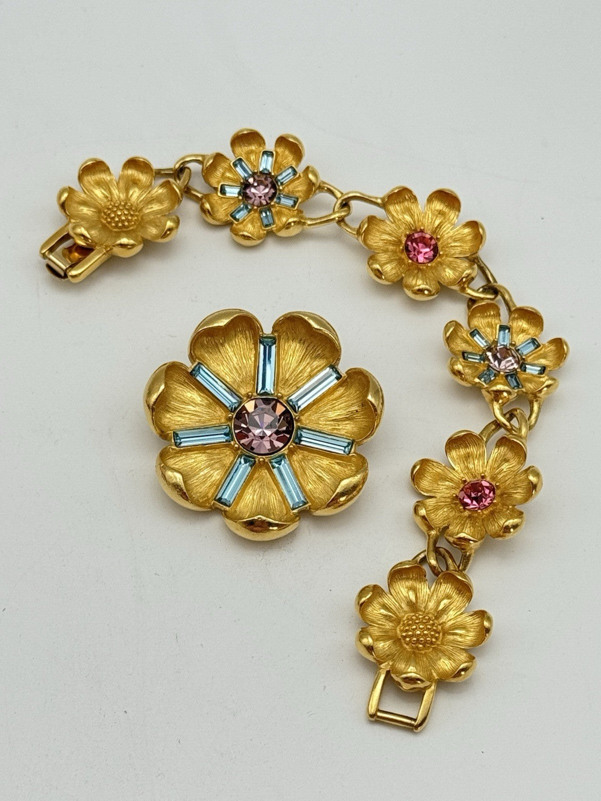 Vintage SIGNED TRIFARI TM Demi Parure Crystal Blue Purple Pink Brooch Bracelet 6.25”-6.5”