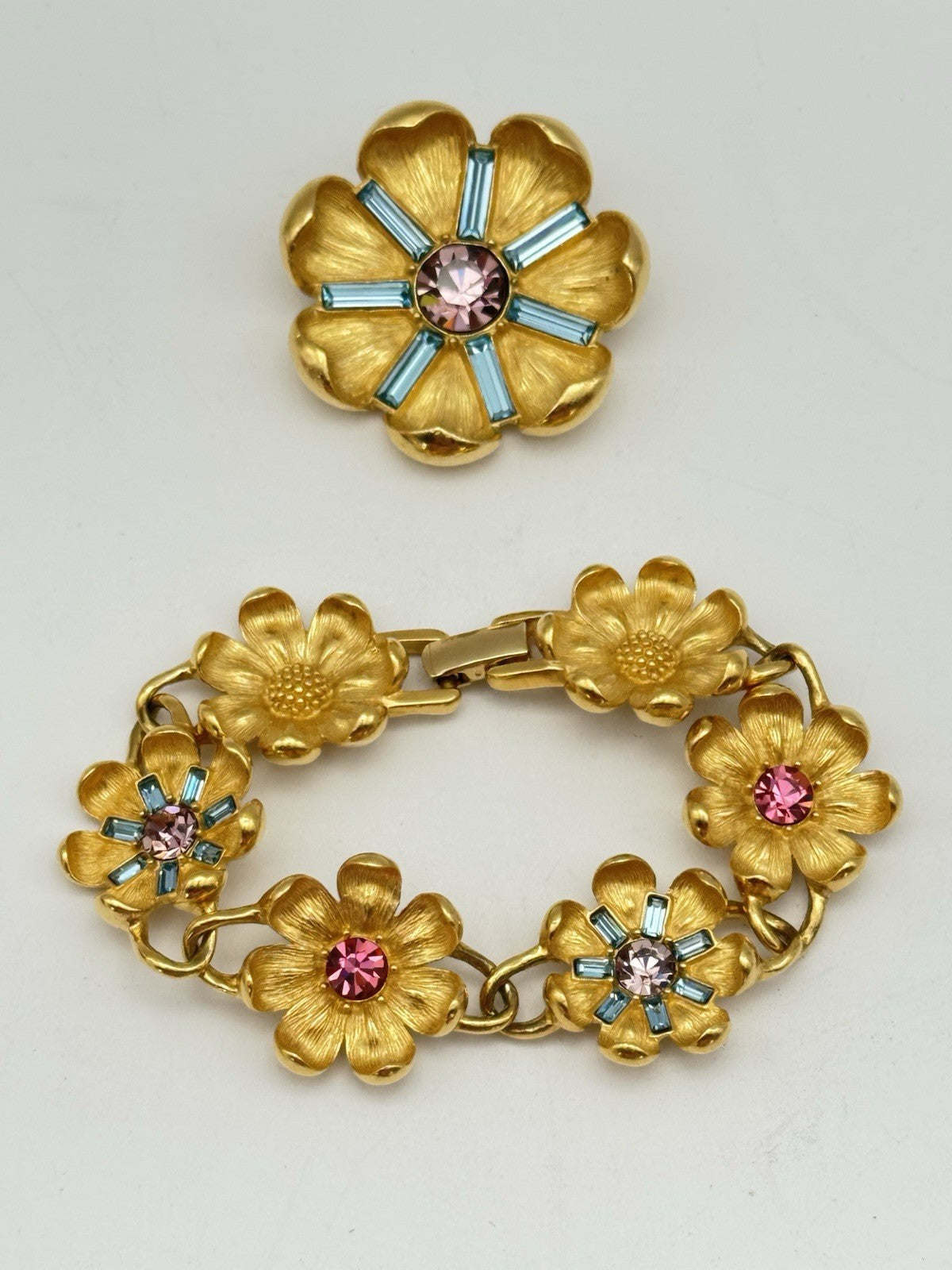 Vintage SIGNED TRIFARI TM Demi Parure Crystal Blue Purple Pink Brooch Bracelet 6.25”-6.5”