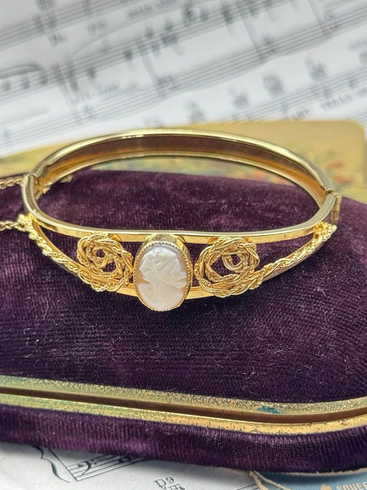 VINTAGE Carved Cameo Hinged Bangle RUSSEL 12kt Gold Filled Safety Chain 6.5”+