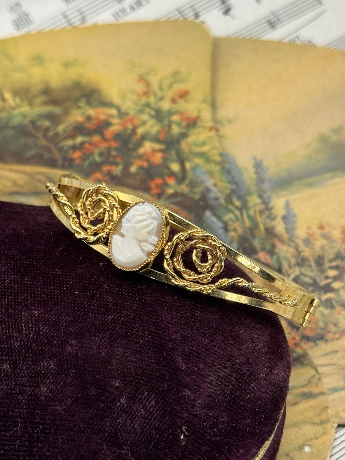 VINTAGE Carved Cameo Hinged Bangle RUSSEL 12kt Gold Filled Safety Chain 6.5”+