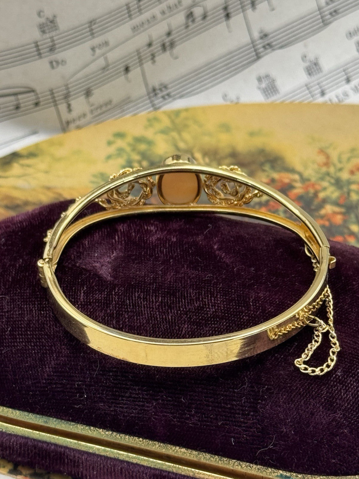 VINTAGE Carved Cameo Hinged Bangle RUSSEL 12kt Gold Filled Safety Chain 6.5”+
