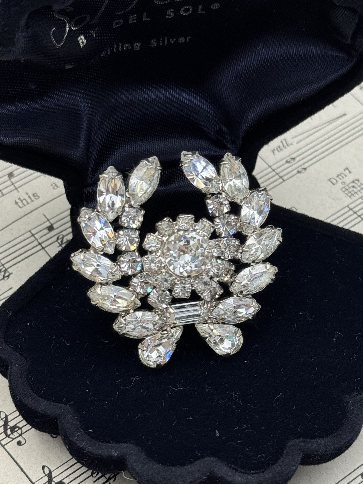 Vintage WEISS SIGNED Brooch Clear Rhinestones Laurel Wreath ca. 1.5”
