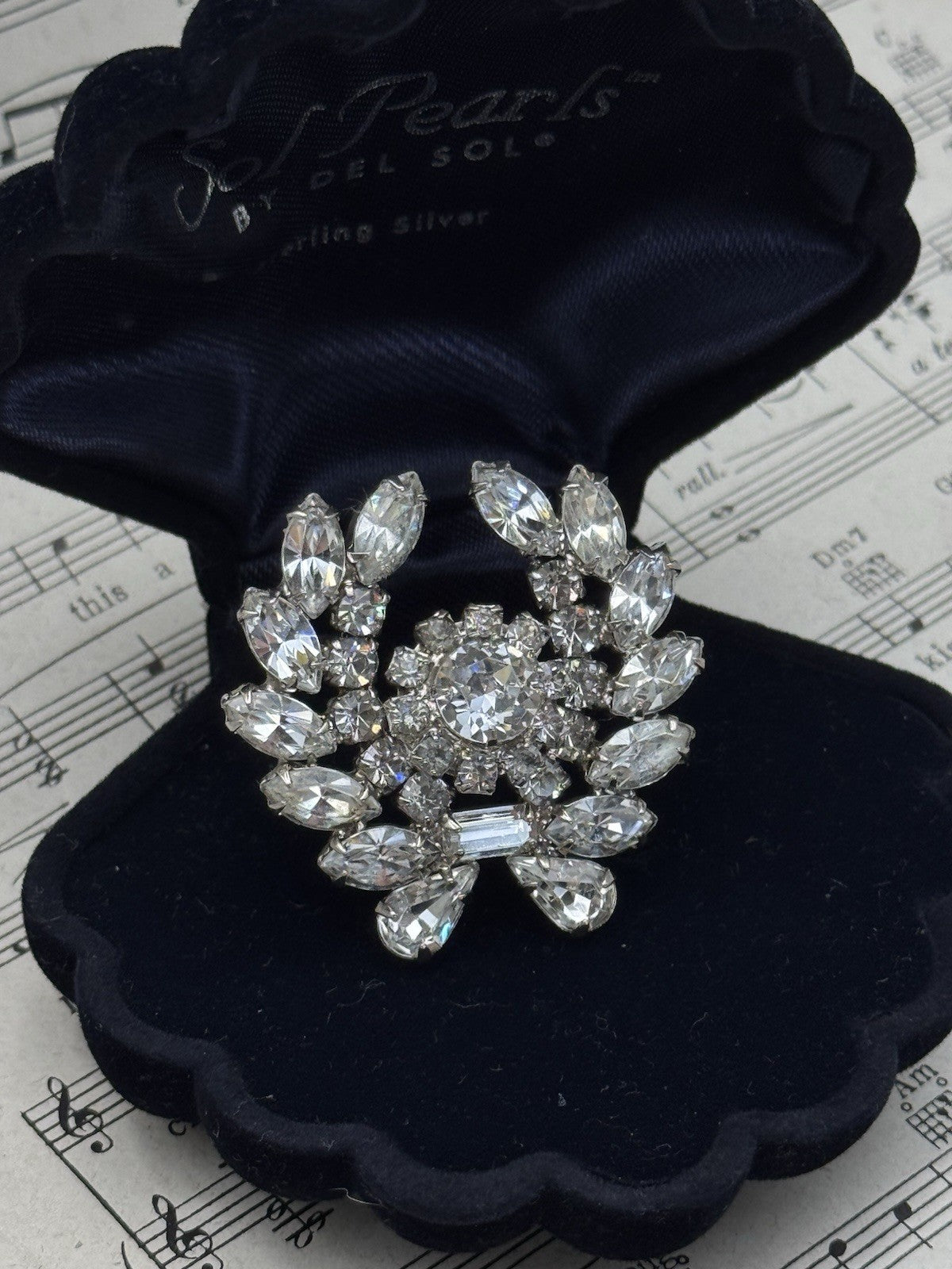 Vintage WEISS SIGNED Brooch Clear Rhinestones Laurel Wreath ca. 1.5”