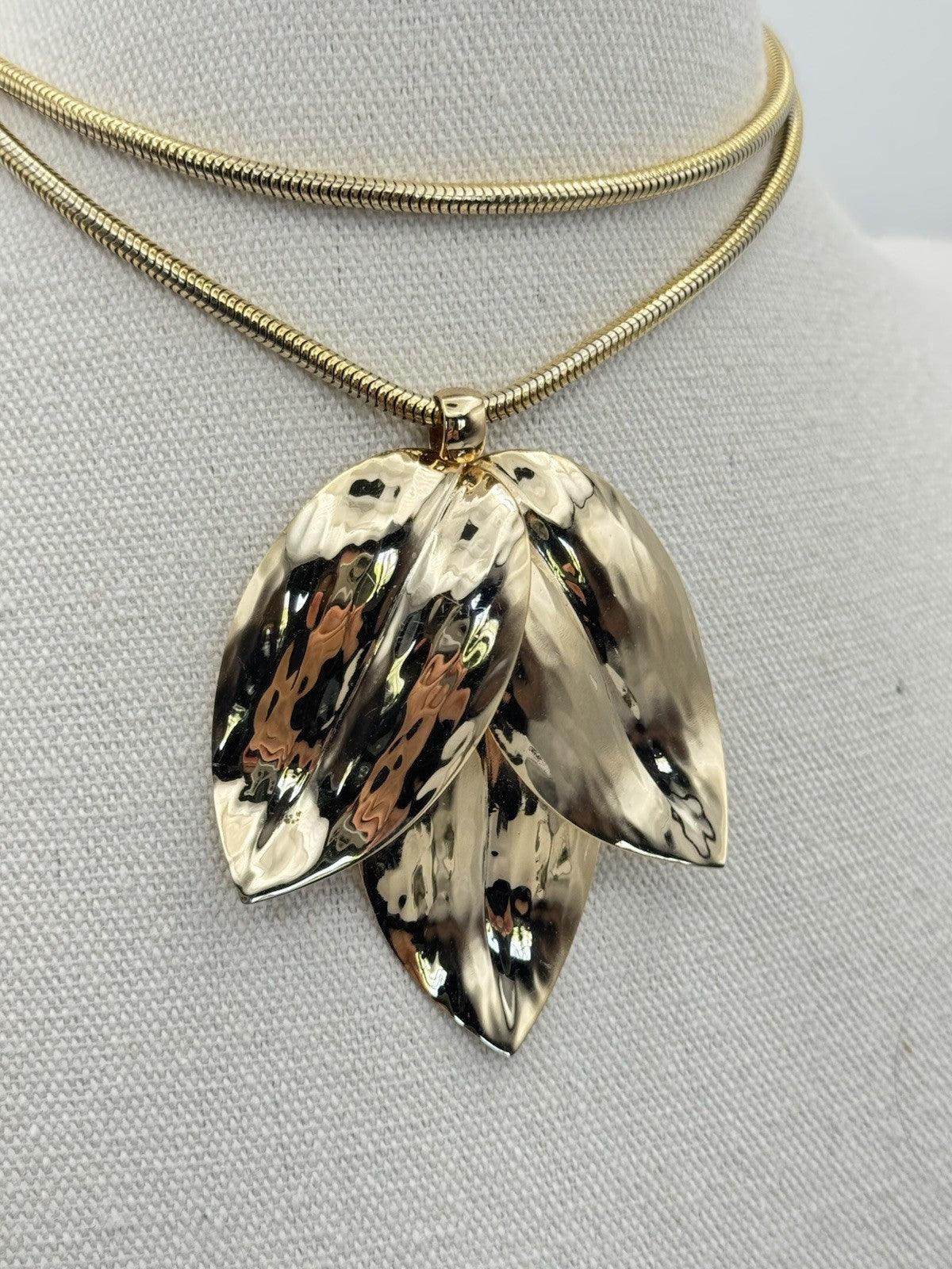 Vintage NAPIER Pendant Necklace Snake Change LEAF Pendant SIGNED ca. 23”
