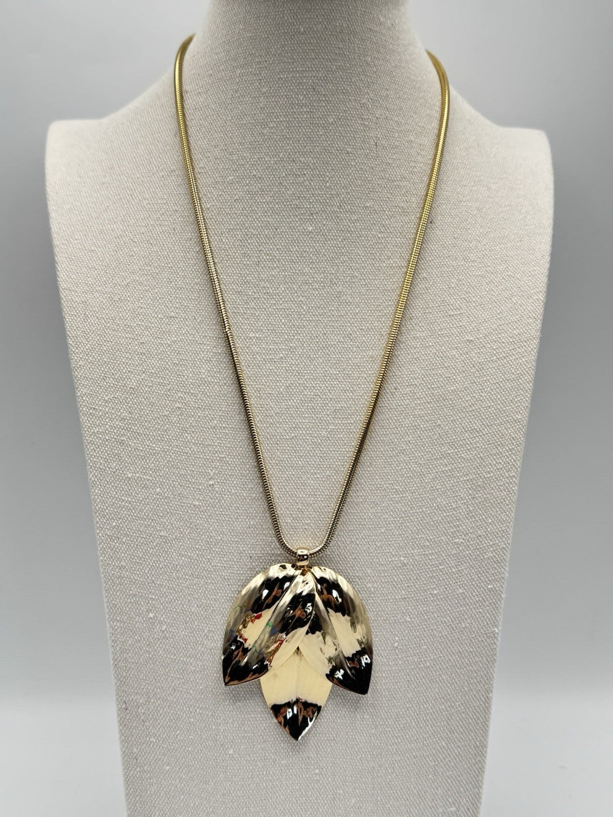 Vintage NAPIER Pendant Necklace Snake Change LEAF Pendant SIGNED ca. 23”